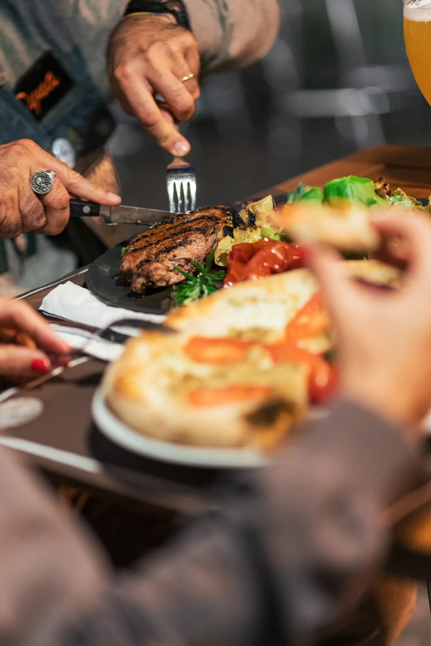 ristorante a molveno caratteristico e accogliente - taverna la botte